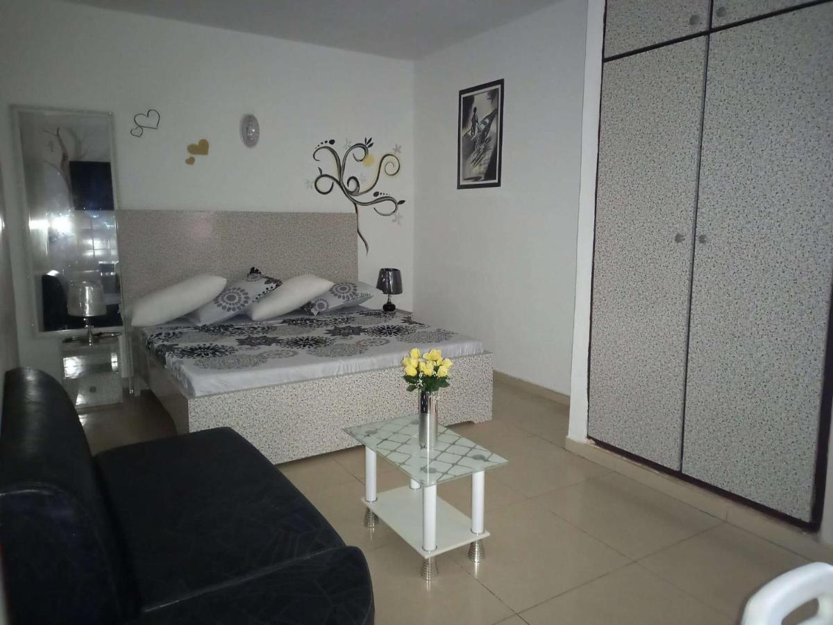 Hotel Residence Georges Colette Yopougon ภายนอก รูปภาพ